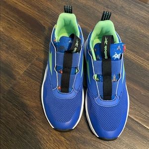 *new* Reebok kids size 2